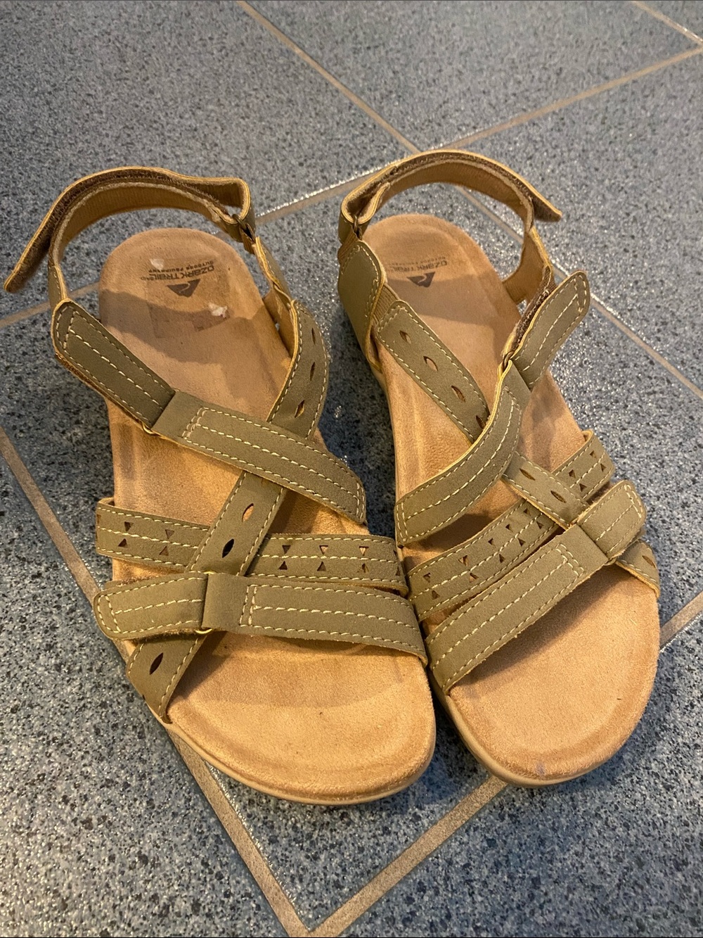 Ozark Trail Sandals / Velcro / US 10
